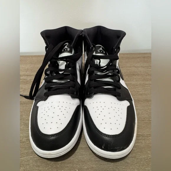 Air Jordan 1 Mid Panda Black and White | Very Good Condition - Picture 4 of 8
